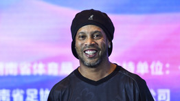 Büntetést kap Ronaldinho, miután hamis útlevéllel mászkált: erre számíthat most a világhírű focilegenda
