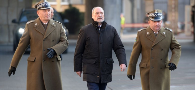 Macierewicz na spotkaniu z szefami MON. Omawiali powstanie Wyszehradzkiej Grupy Bojowej
