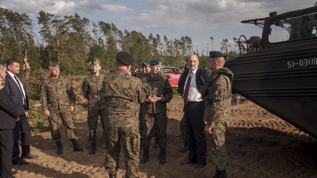 Antoni Macierewicz wizytuje prace wojska w Konigorcie