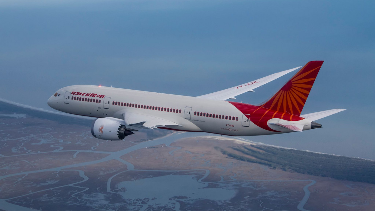 Linie lotnicze Air India w zeszłym tygodniu zmieniły trasę lotu z Delhi (Indie) do San Francisco (USA). Teraz będzie ona dłuższa o 1400 km, lecz czas podróży skróci się o 2 godziny. Jak to możliwe? Wszystko dzięki bardziej sprzyjającym wiatrom.