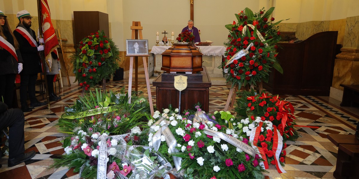 Profesor Krzysztof Indecki nie żyje. Spoczął przy tragicznie zmarłej żonie.