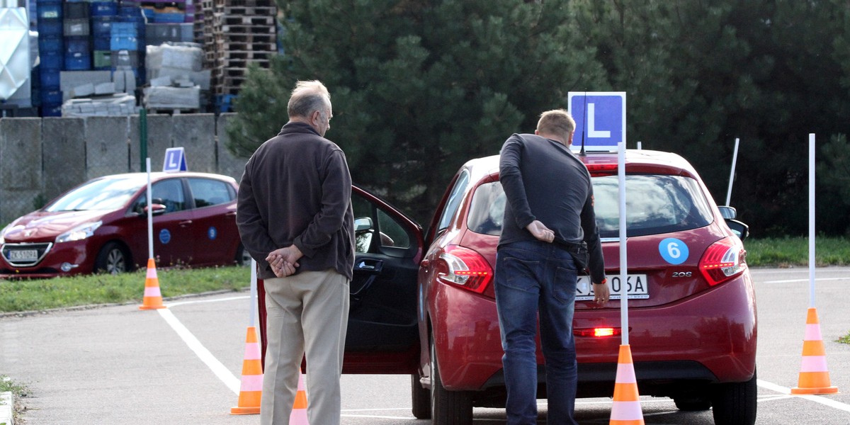 Już w 15 województwach opłaty za egzaminy poszły w górę. Wyjątkiem — ze starym cennikiem — jest województwo łódzkie.