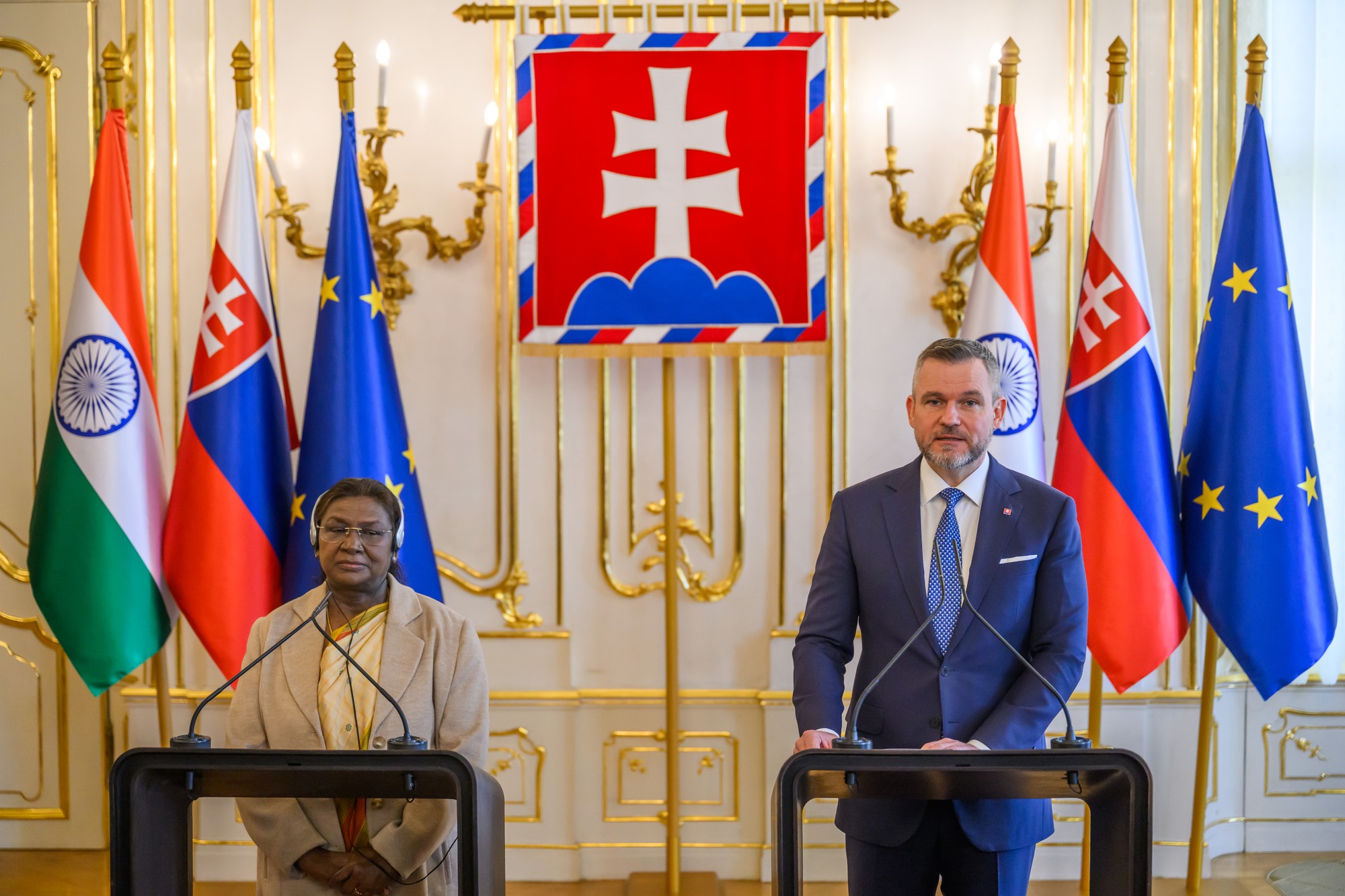 Prezident SR Peter Pellegrini a indická prezidentka Draupadí Murmúová.