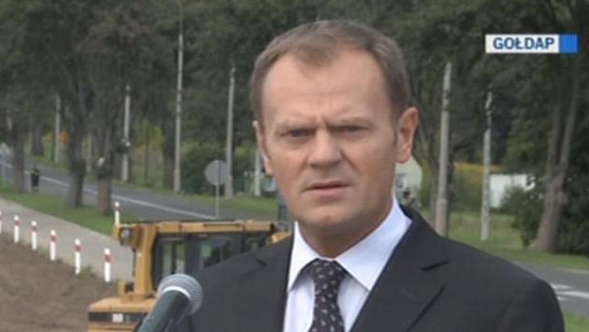 - Chcę, żeby autostrady i drogi ekspresowe powstawały nie tylko na EURO. Drogi są dla ludzi, a nie dla kibiców, od święta - powiedział premier Donald Tusk, otwierając obwodnicę Gołdapi.
