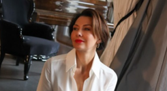 Anna Popek w rajstopach dywaguje o dojrzałości. Internauci: Spakowana już? [FOTO]