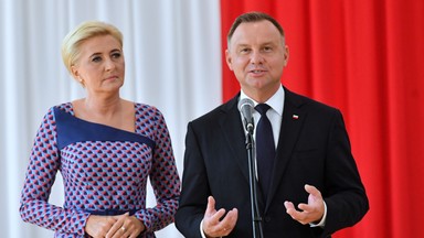 Rozpoczęcie roku szkolnego z udziałem pary prezydenckiej. Agata Kornhauser-Duda w eleganckiej kreacji