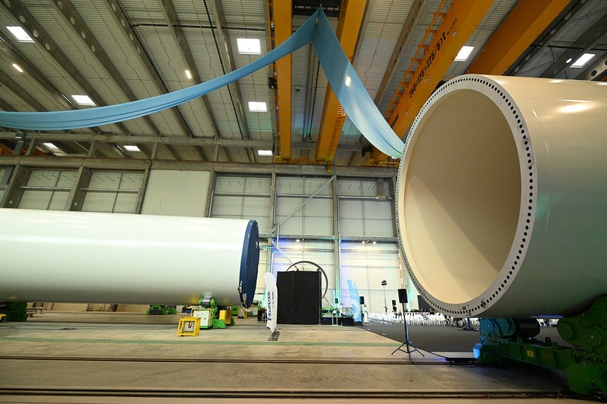 Czy Lech Wałęsa budowałby dziś wiatraki? Przemysł offshore daje stoczniom i portom drugie życie