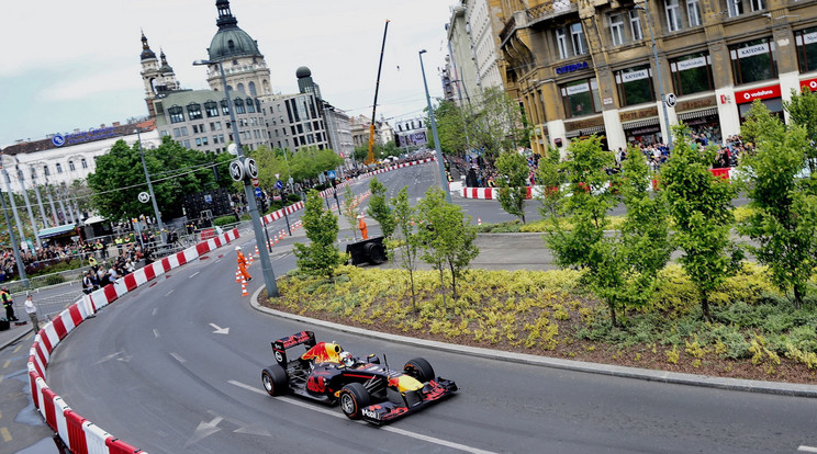 Ricciardo Szocsiban gyorsan kiesett, Pesten több időt töltött az autóban /Fotó: MTI - Marjai János