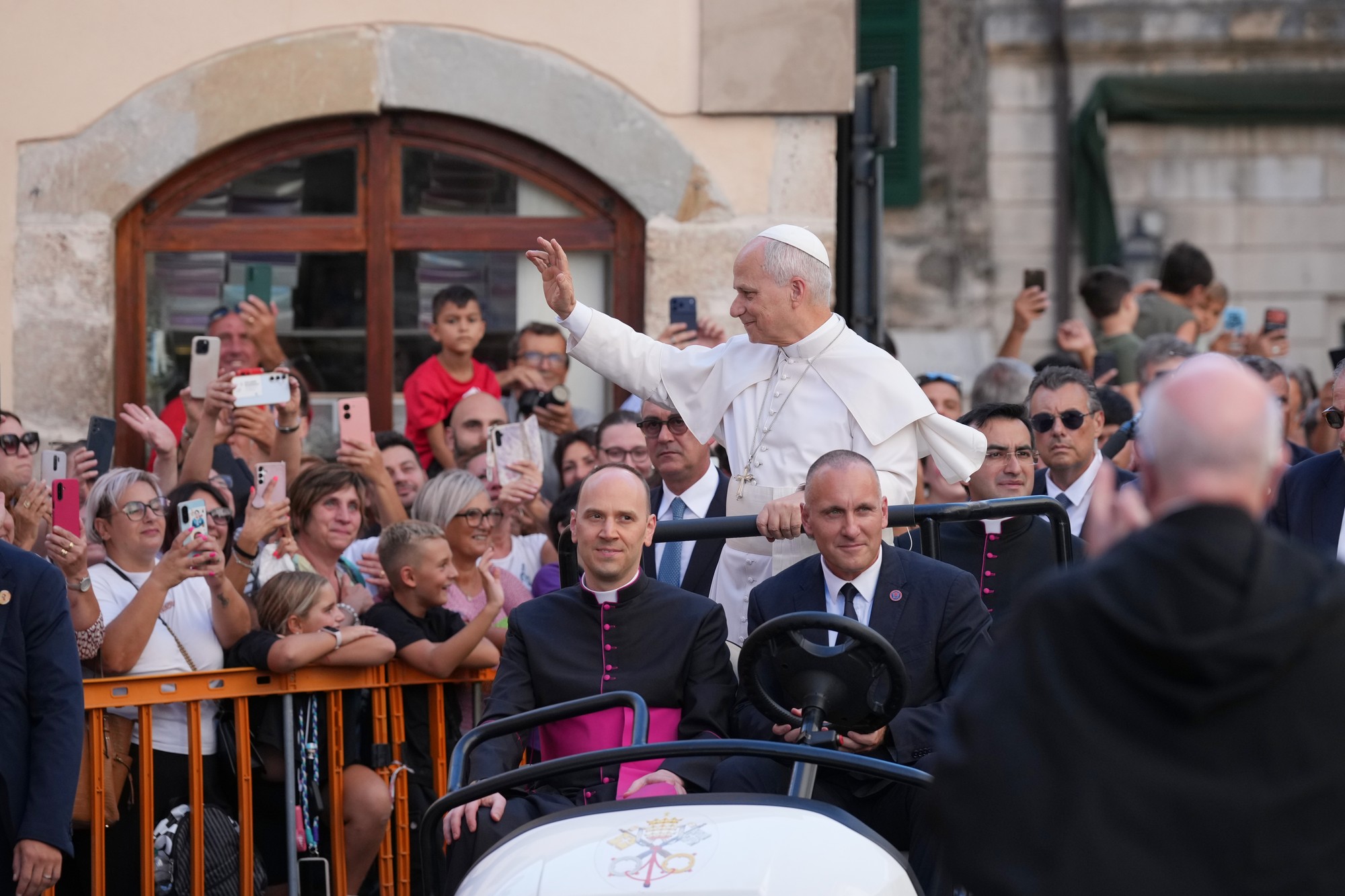 Pápež Lev XIV. v meste Genazzano.