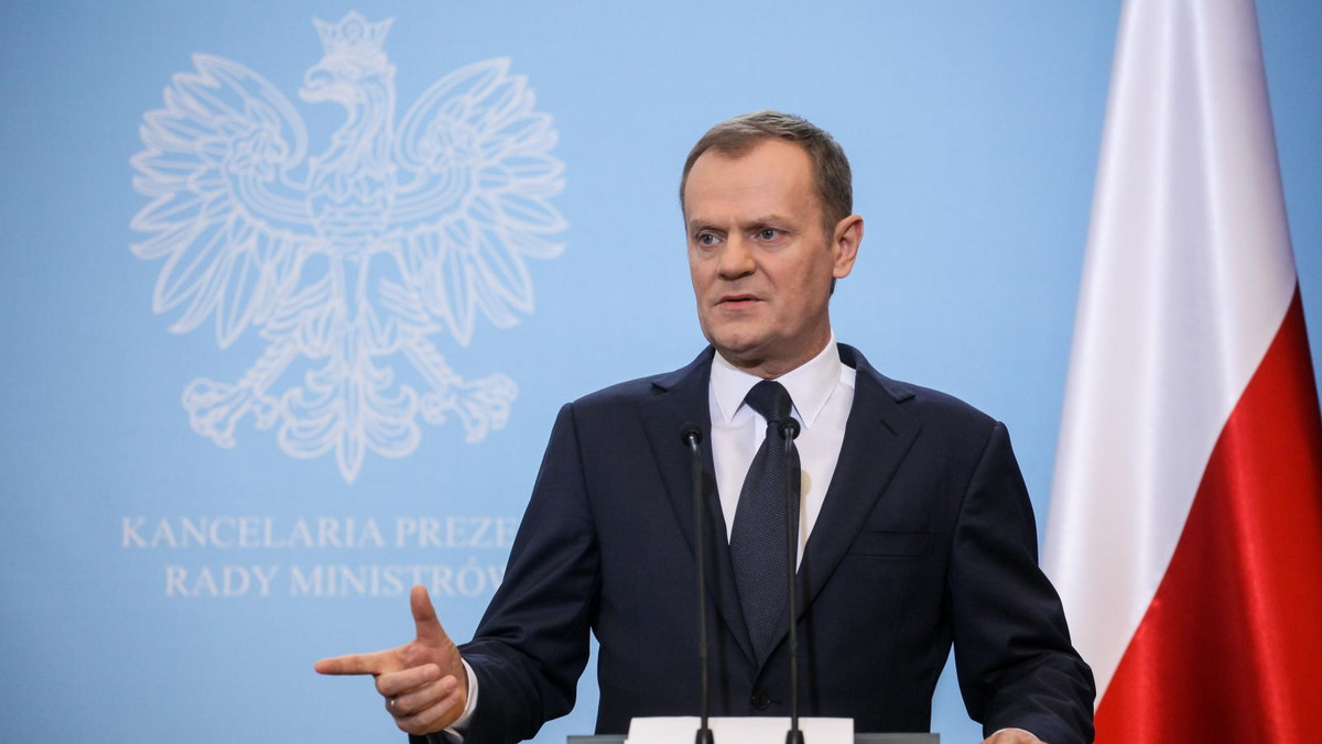 Premier Donald Tusk poinformował w piątek, że wraz z prezydentem ustalił, że tematem najbliższego posiedzenia Rady Gabinetowej będą optymalne warunki wejścia Polski do strefy euro. "Nie będziemy dyskutowali czy, ale kiedy i w jaki sposób" - powiedział szef rządu.