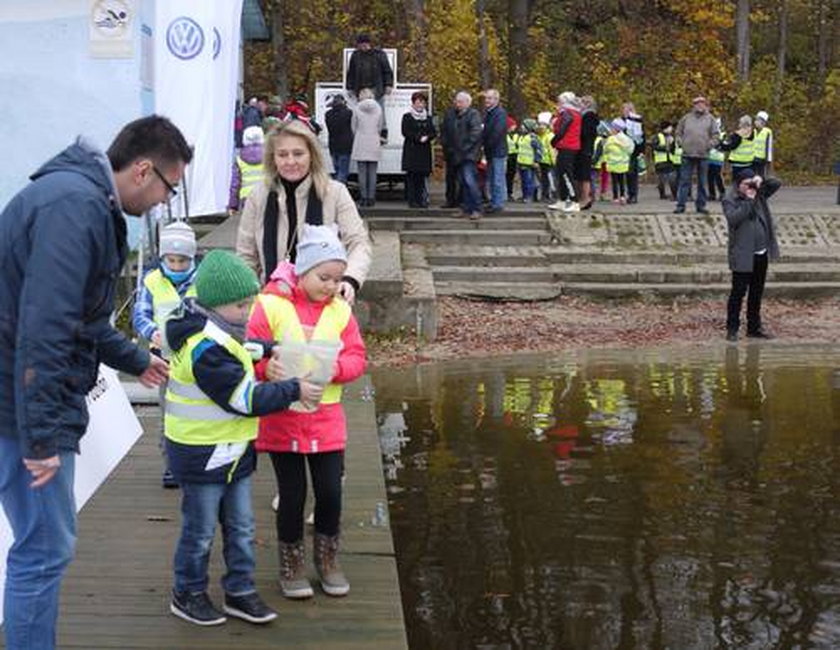 Małe szczupaki pomogą oczyścić jezioro