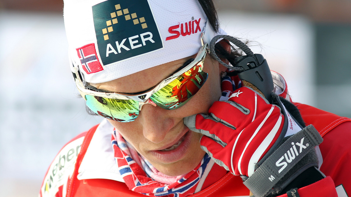 Największa rywalka Justyny Kowalczyk, gwiazda biegów narciarskich i multimedalistka mistrzostw świata i igrzysk olimpijskich, Marit Bjoergen, z powodu kłopotów zdrowotnych nie wystartuje w tegorocznym Tour de Ski - poinformowała norweska telewizja NRK. Norweżka trafiła do szpitala w Trondheim z powodu kłopotów z sercem.