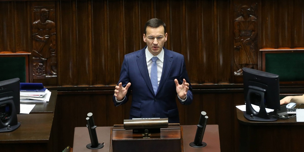 „Horoskopy dla psów". Morawiecki szydzi z rządów PO