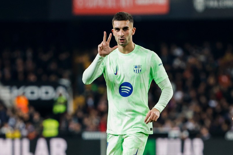 Robert Lewandowski z ławki oglądał trzy gole Ferrana Torresa