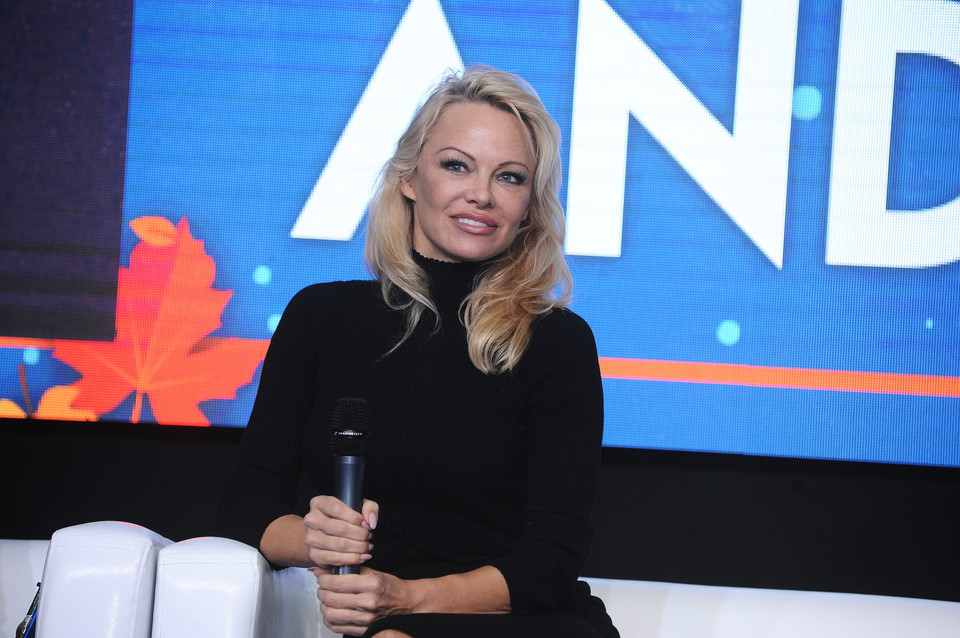Pamela Anderson boi się luster