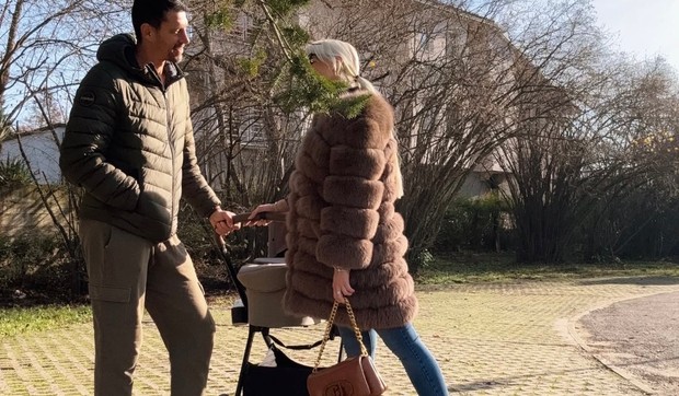 Anja Mit sa mužem i sinom 