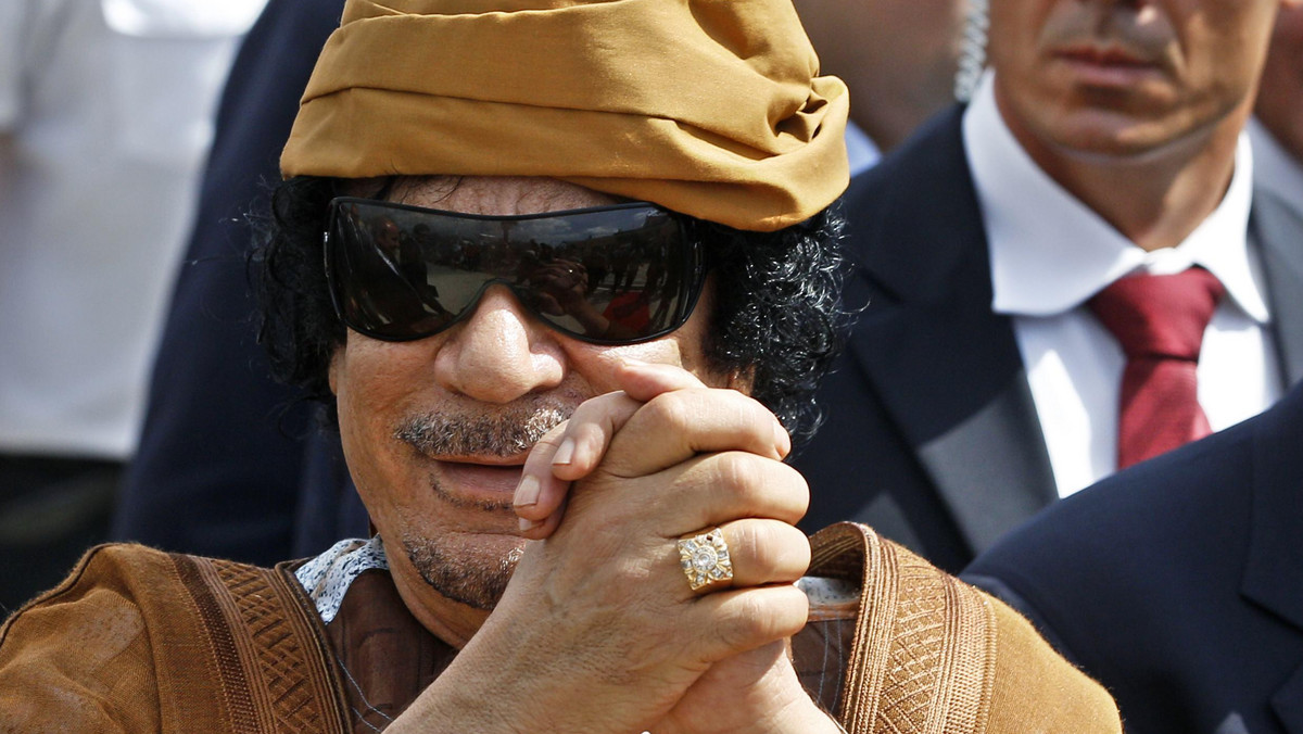 Minister spraw zagranicznych Włoch Franco Frattini oświadczył w niedzielę, że odejście przywódcy Libii Muammara Kaddafiego jest "nieuchronne". Za przełom uznał nałożenie przez Radę Bezpieczeństwa ONZ sankcji na reżim w Trypolisie.