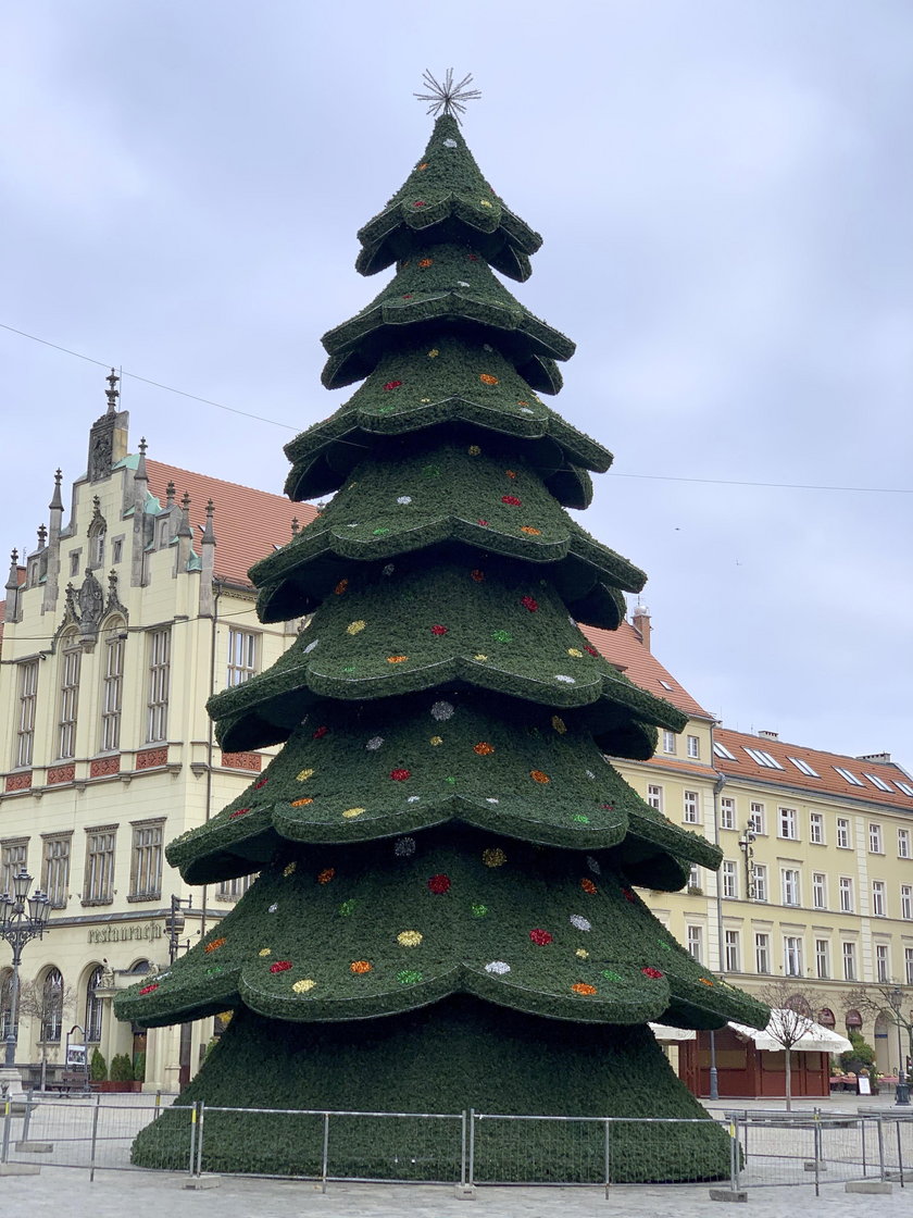 Świąteczna dekoracja na rynku