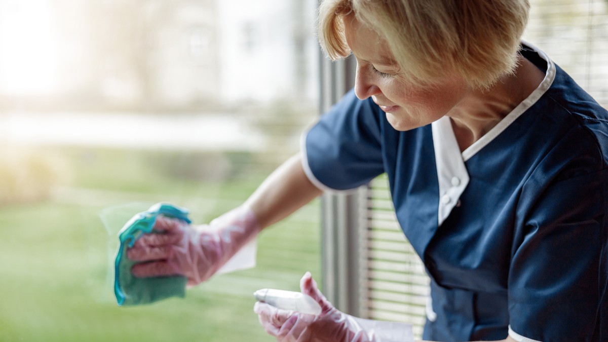 Kako oprati prozore da budu savršeno čisti: Trik sobarica iz luksuznih hotela