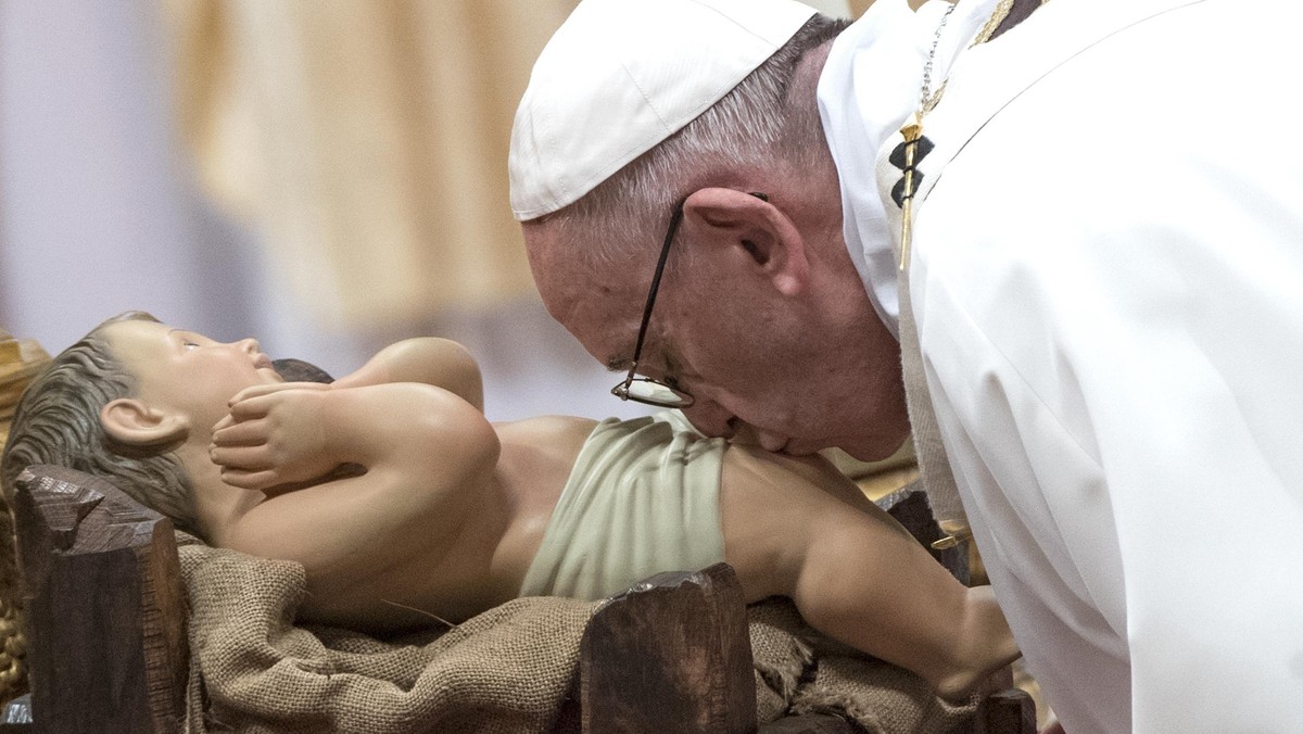 Papież Franciszek w orędziu na Boże Narodzenie apelował o pokój dla Jerozolimy i dla całej Ziemi Świętej oraz dla Syrii. Wezwał też do przezwyciężenia napięć na Półwyspie Koreańskim i mówił, że Jezusa widać w twarzach dzieci migrantów.