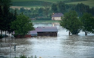 Dramatyczna sytuacja po ulewach na Podkarpaciu. "Coś takiego nigdy nie miało miejsca, woda zabierała wszystko"