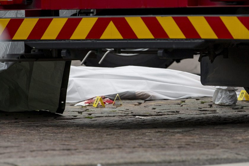 Rescue personnel have covered a stabbing victim on the Turku Market Square, in Turku