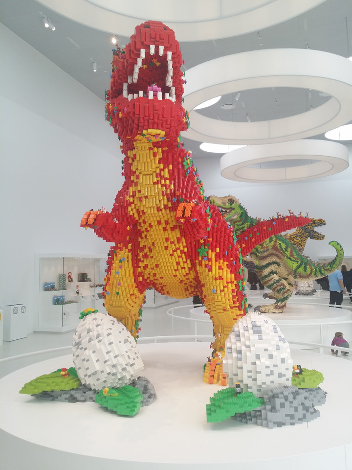 Dinozaur z klocków Lego w Lego House