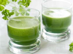 "Zamiast się oczyszczać, to się trujemy". Czy diety oczyszczające są skuteczne?