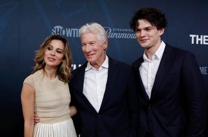 Ričard Gir sa suprugom Alehandrom i sinom Džejmsom Homerom