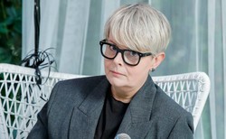 Korwin Piotrowska wściekła na plażowiczów: Żrą, ale już nie myślą. Mózg w zaniku