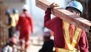 Fala wniosków pobytowych Ukraińców zalewa urzędy