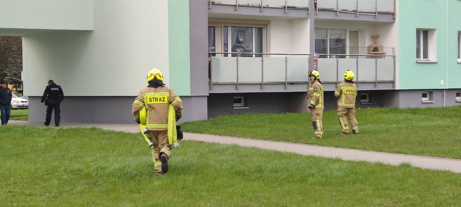 Ogień rozprzestrzeniał się na balkonie w jednym z mieszkań w Złocieńcu