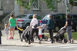 1,3 tys. zł dla matek co miesiąc. Te warunki trzeba spełnić