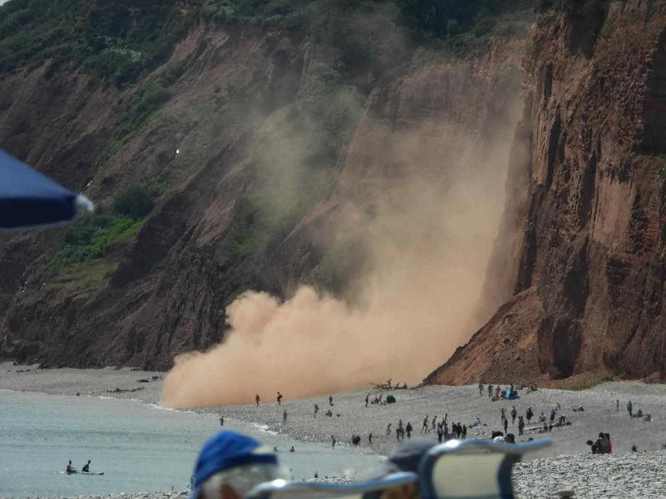 Urušila se litica na plaži
