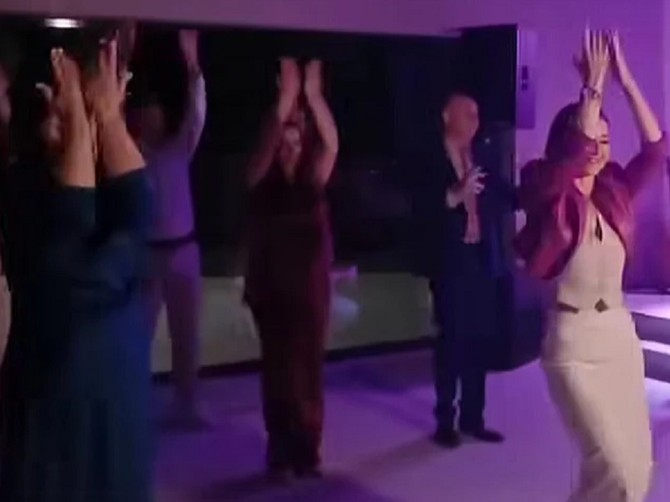 Profesori iz Prijedora plesali uz čuveni srpski hit sa Beovizije i oduševili maturante