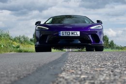 McLaren GT za ponad milion złotych. Co oznacza "praktyczność" tam, gdzie najważniejsze są emocje?