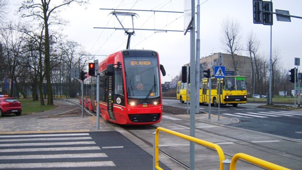 Trzy dni potrwają utrudnienia w ruchu tramwajowym w katowickim Brynowie. Od poniedziałku ruszają prace związane z naprawą przejazdu na skrzyżowaniu ul. Kościuszki i Gawronów. Skrzyżowanie będzie nieprzejezdne również dla samochodów.