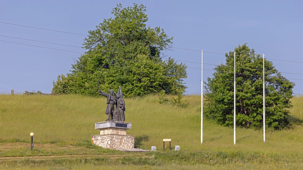 Hit destinacija u Srbiji na sat od Beograda: Turiste privlači priča o misterioznom drvetu