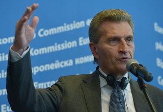 Oettinger: UE pomoże Naftohazowi, gaz będzie płynął