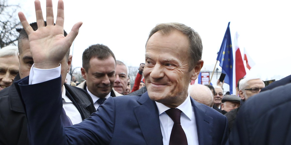 Tusk zagrał na nosie Kaczyńskiemu i Schetynie