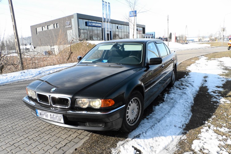 BMW serii 7 (E38) w służbie policji