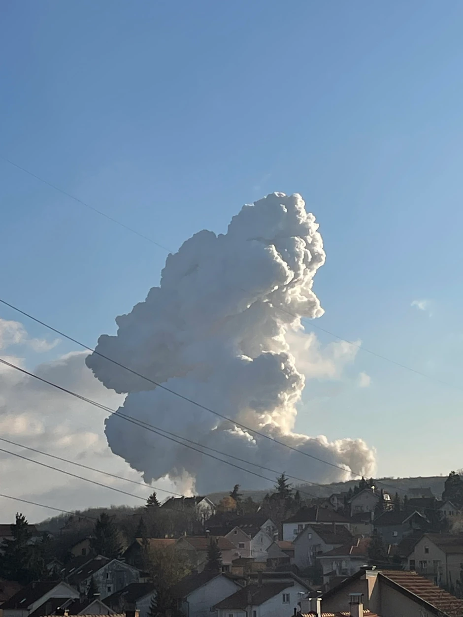 Nakon eksplozije širio se ogroman oblak belog dima