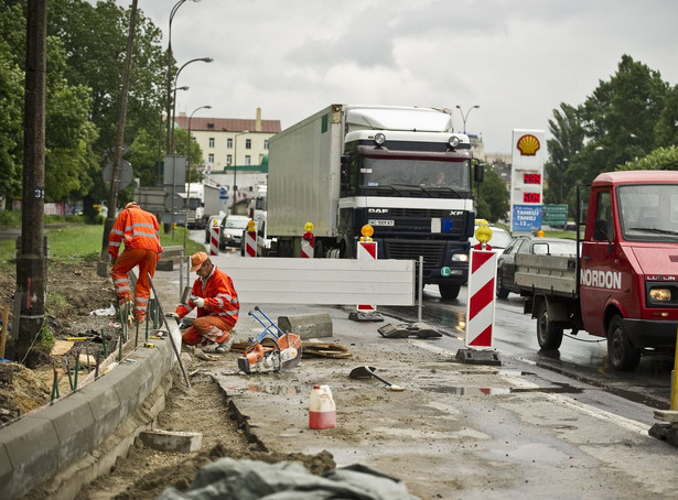 Nowe drogi? Rząd najpierw podniesie podatki. Oto dowody!