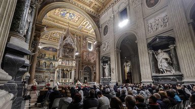 Msza za chorego Benedykta XVI w bazylice na Lateranie