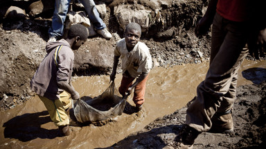 W kopalniach kobaltu umierają dzieci. Złożono pozew przeciwko technologicznym gigantom