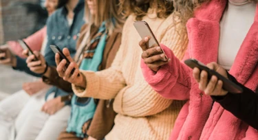 Top 10 countries with the highest online presence on mobile phones