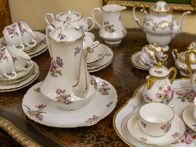 Staro porcelansko posuđe može vredeti malo bogatstvo: Proverite šta čuvate u kući
