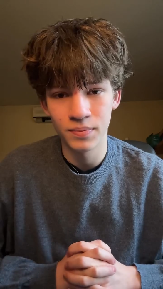 Mladší syn herca Maroša Kramára Marko Kramár. 