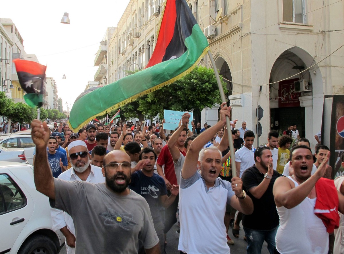 Gwałtowne demonstracje w Trypolisie. Polska ambasada ewakuowana
