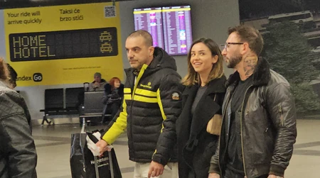 Breskvica sa ocem na aerodromu 